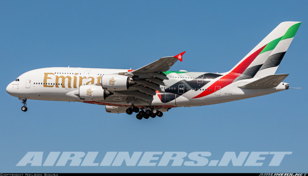 PPC Airbus A380-800 Emirates "UAE Flag" A6-EVG 1:200 Modellflugzeug