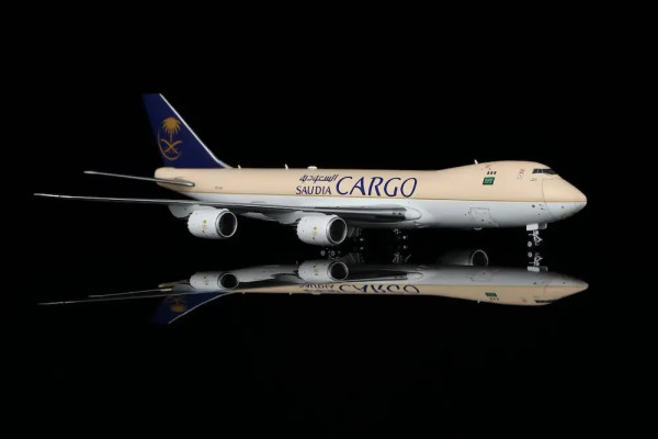HX Models Boeing 747-8F Saudi Arabian Cargo Interactive HZ-AI4 1:400 Modellflugzeug