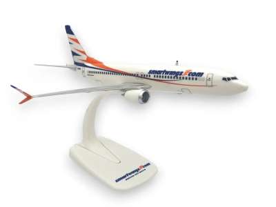 Ryanair Boeing 737 MAX 8 EI-HGT 1/200 scale desk model - PPC - NEW