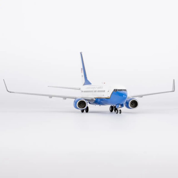 NG Model Boeing C-40C Clipper U.S. Air Force USAF 09-0540 1:200 Modellflugzeug