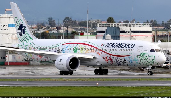 Boeing 787-9 Aeromexico "Quetzalcoatl" XA-ADL Scale 1:200