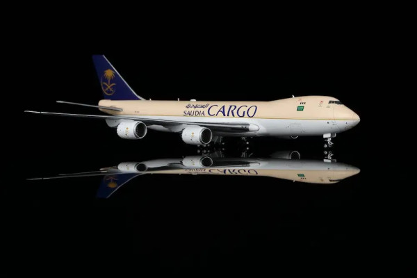 HX Models Boeing 747-8F Saudi Arabian Cargo HZ-AI4 1:400 Modellflugzeug