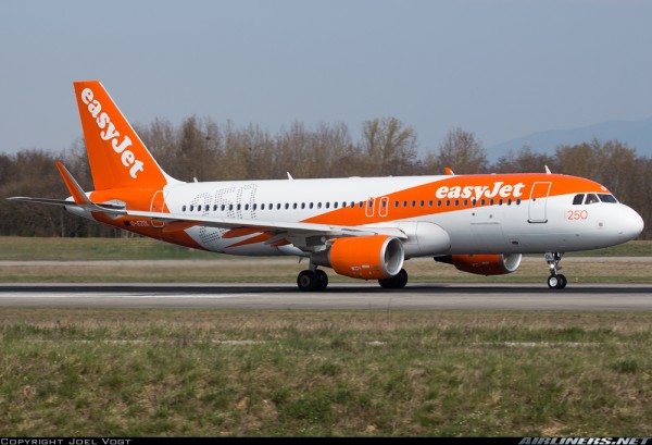 Airbus A320 EasyJet "250th Airbus Livery" G-EZOL Scale 1/200