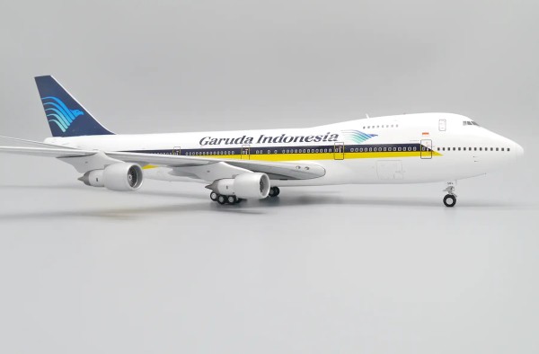JC Wings Boeing 747-200 Garuda Indonesia "Singapore Colors" 9V-SQL 1:200 Modellflugzeug