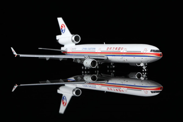 HX Models McDonnell Douglas MD-11 China Eastern Flaps Down B-2172 1:400 Modellflugzeug
