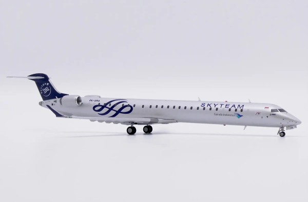 JC Wings Bombardier CRJ1000 Garuda Indonesia "Skyteam" PK-GRA 1:200 Modellflugzeug