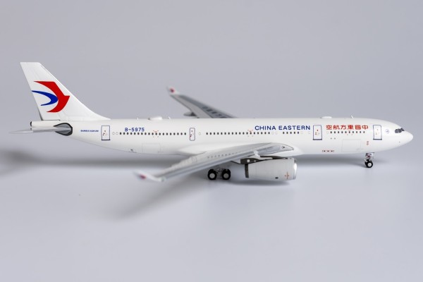 Airbus A330-200 China Eastern Airlines B-5975 Scale 1/400