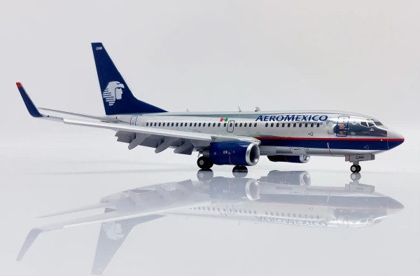 JC Wings Boeing 737-700 Aeroméxico Flaps Down XA-CAM 1:200 Modellflugzeug