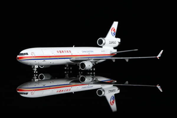 HX Models McDonnell Douglas MD-11 China Eastern Interactive B-2172 1:400 Modellflugzeug