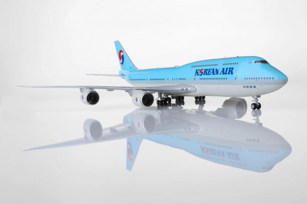 SQ Wings Boeing 747-8 Korean Flaps Down HL7633 1:200 Modellflugzeug