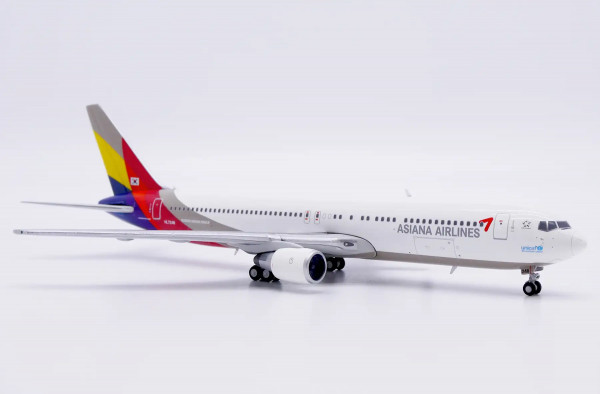 JC Wings Boeing 767-300 Asiana HL7248 1:400 Modellflugzeug