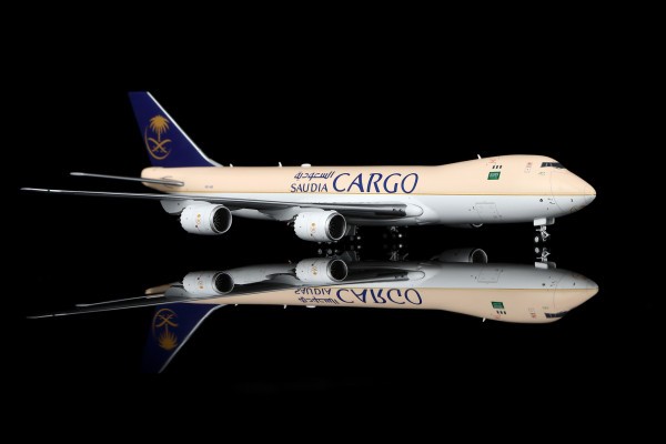 HX Models Boeing 747-8F Saudi Arabian Cargo Flaps Down HZ-AI3 1:400 Modellflugzeug