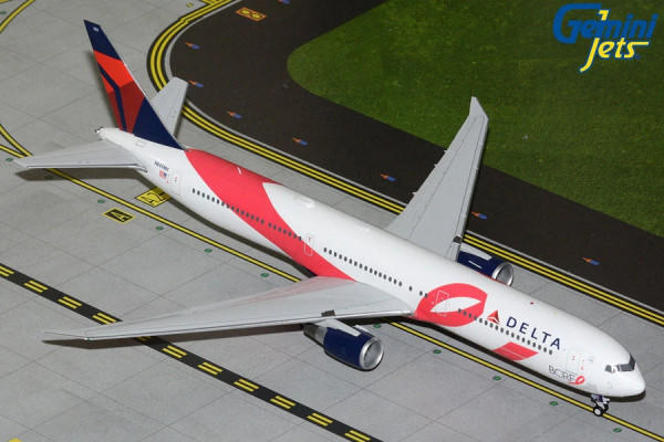 GeminiJets Boeing 767-400ER Delta "BCRF" breast cancer red ribbon N845MH 1:200 Modellflugzeug