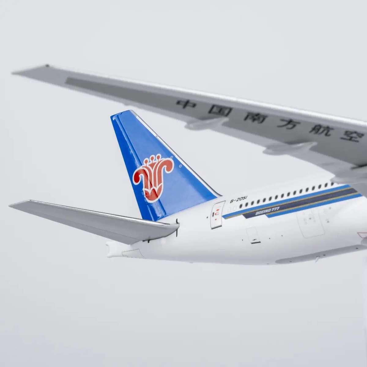 NG Model Boeing 777-200 China Southern B-2051 1:400 sichern
