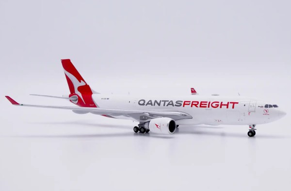 JC Wings Airbus A330-200P2F Qantas Freight VH-EBE 1:400 Modellflugzeug