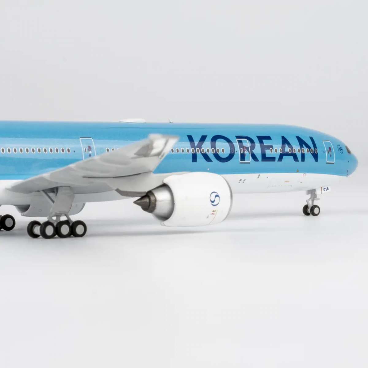 NG Model Boeing 777-300ER Korean BlackPink HL2016 1:400 kaufen