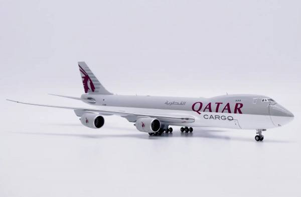 JC Wings Boeing 747-8F Qatar Interactive A7-BGB 1:400 Modellflugzeug