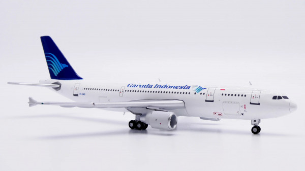 JC Wings Airbus A300-600R Garuda Indonesia PK-GAS 1:400 Modellflugzeug