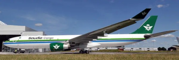 JC Wings Airbus A330-300P2F Saudia EI-LKD 1:400 Modellflugzeug
