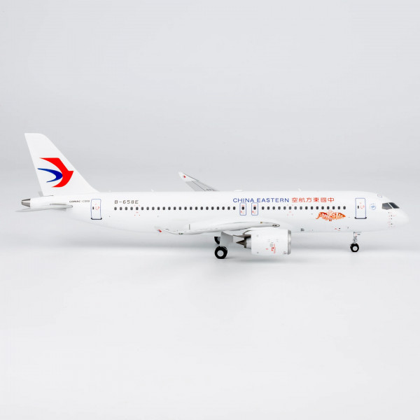 NG Model COMAC C919 China Eastern Shining Chinese Red #2 B-658E 1:200 Modellflugzeug