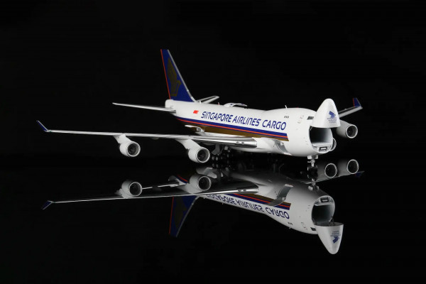 SQ Wings Boeing 747-400F Singapore Cargo 9V-SFI 1:200 Modellflugzeug