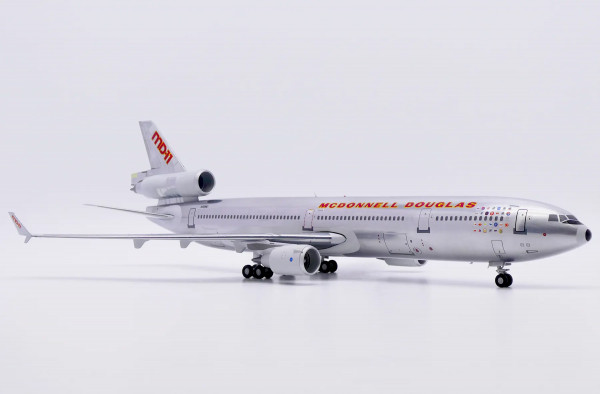JC Wings McDonnell Douglas MD-11 House Color "Polished" N111MD 1:200 Modellflugzeug