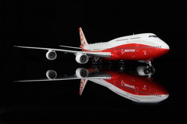 SQ Wings Boeing 747-8 House Color "Rollout" N6067E 1:200 Modellflugzeug