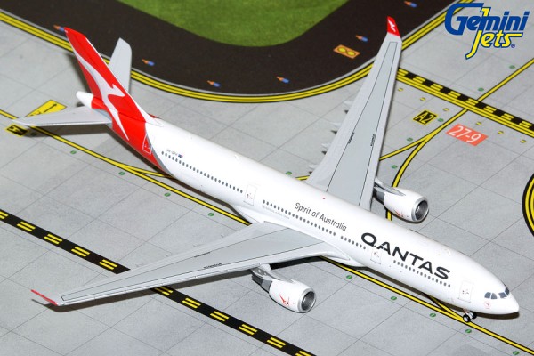 Airbus A330-300 Qantas Airways VH-QPH Scale 1/400