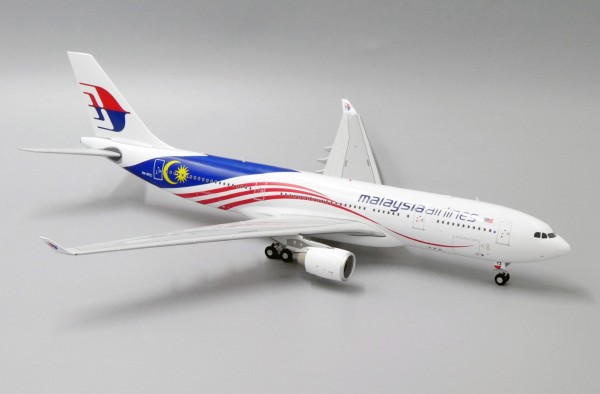 Airbus A330-200 Malaysia Airlines "Negaraku Livery" 9M-MTZ Scale 1/200 +++