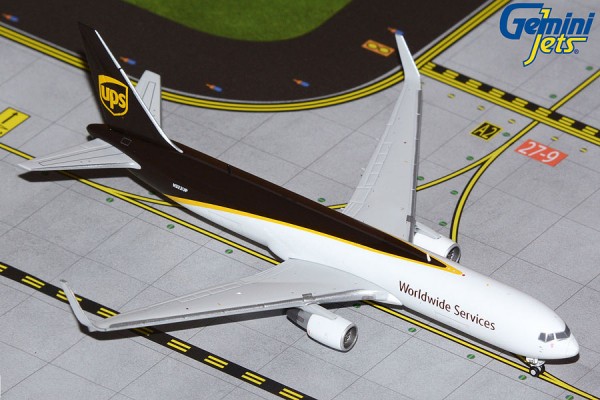 Boeing 767-300ERF UPS Airlines (United Parcel Service) N322UP Scale 1/400