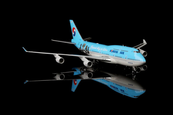 SQ Wings Boeing 747-400 Korean "British Museum" HL7488 1:200 Modellflugzeug