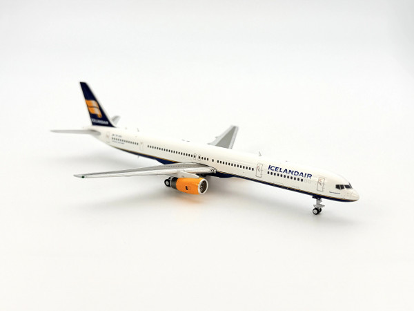 JC Wings Boeing 757-300 Icelandair TF-FIX 1:400 Modellflugzeug