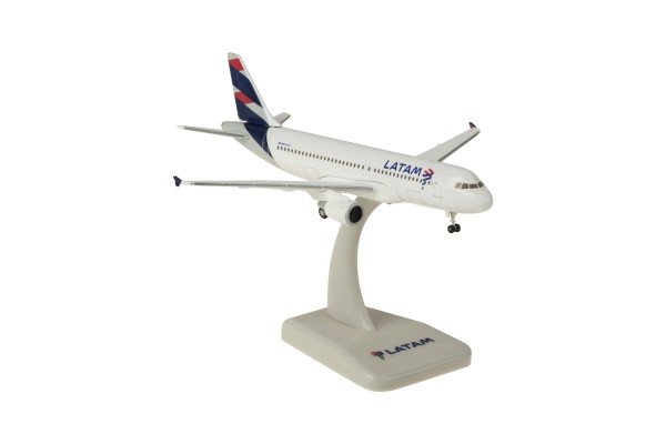 Airbus A320 LATAM Scale 1:400 +++