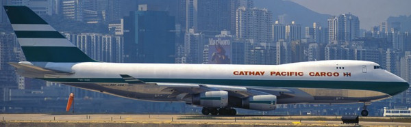 SQ Wings Boeing 747-400F Cathay Pacific Cargo Interactive VR-HUH 1:200 Modellflugzeug