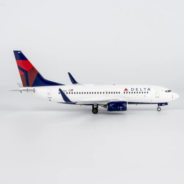 NG Model Boeing 737-700 Delta N301DQ 1:200 Modellflugzeug